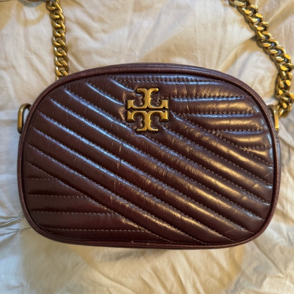 Tory Burch Kira Chevron Glazed Small Camera Bag in Fig - Picture 2 of 15